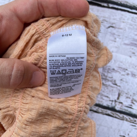 Smocked top and bloomer short set size 6-12 months - Picture 8 of 8